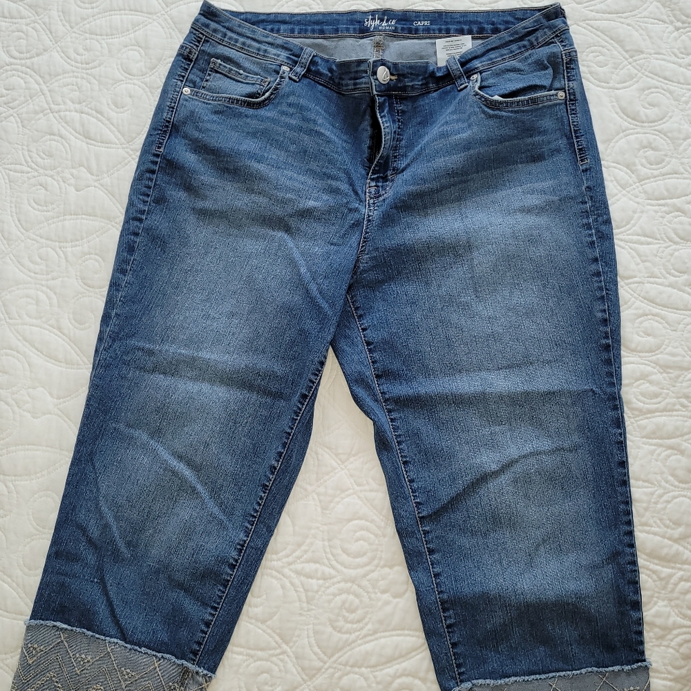 Style & Co Embroideried capri